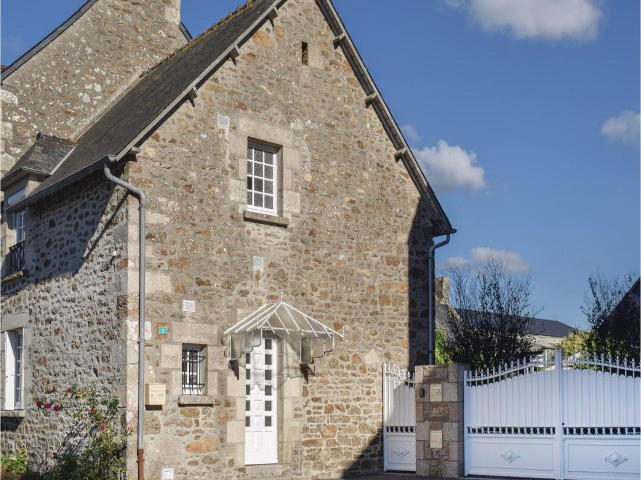 Cozy Home In Plancoet With Wifi Exterior photo